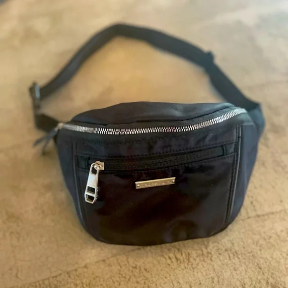 Madden Girl Fanny pack wrap - Picture 1 of 3